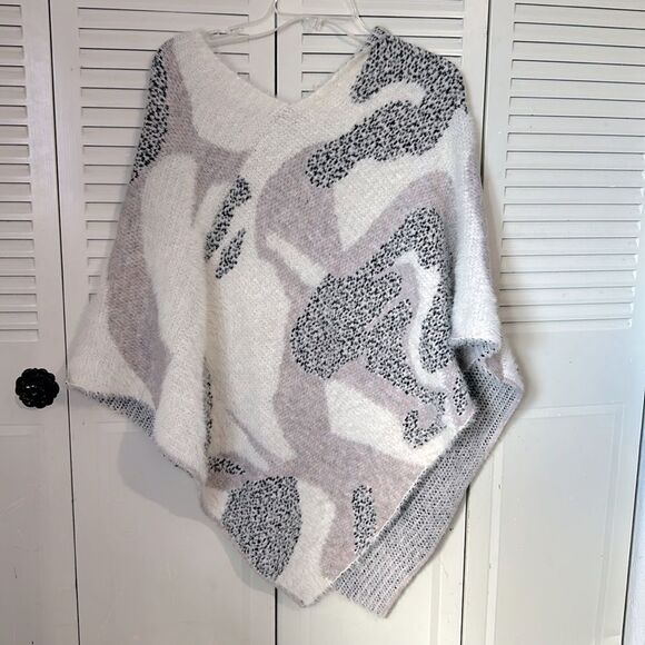 Do everything in love poncho one size gray/pink color - Picture 1 of 5